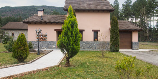 CASA SEMINUEVA EN VENTA, PUENTE SARDAS SABIÑÁNIGO